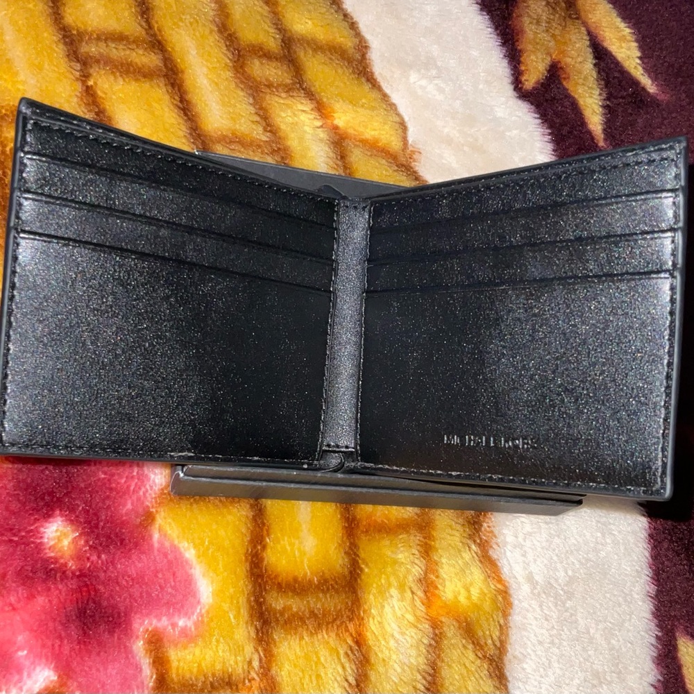 Michael Kors Men’s Billfold Wallet - Picture 6 of 9